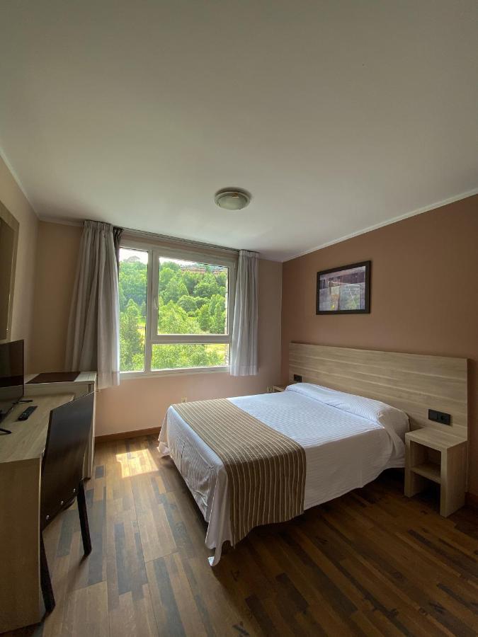 Somriu Hotel Vall Ski Incles Buitenkant foto