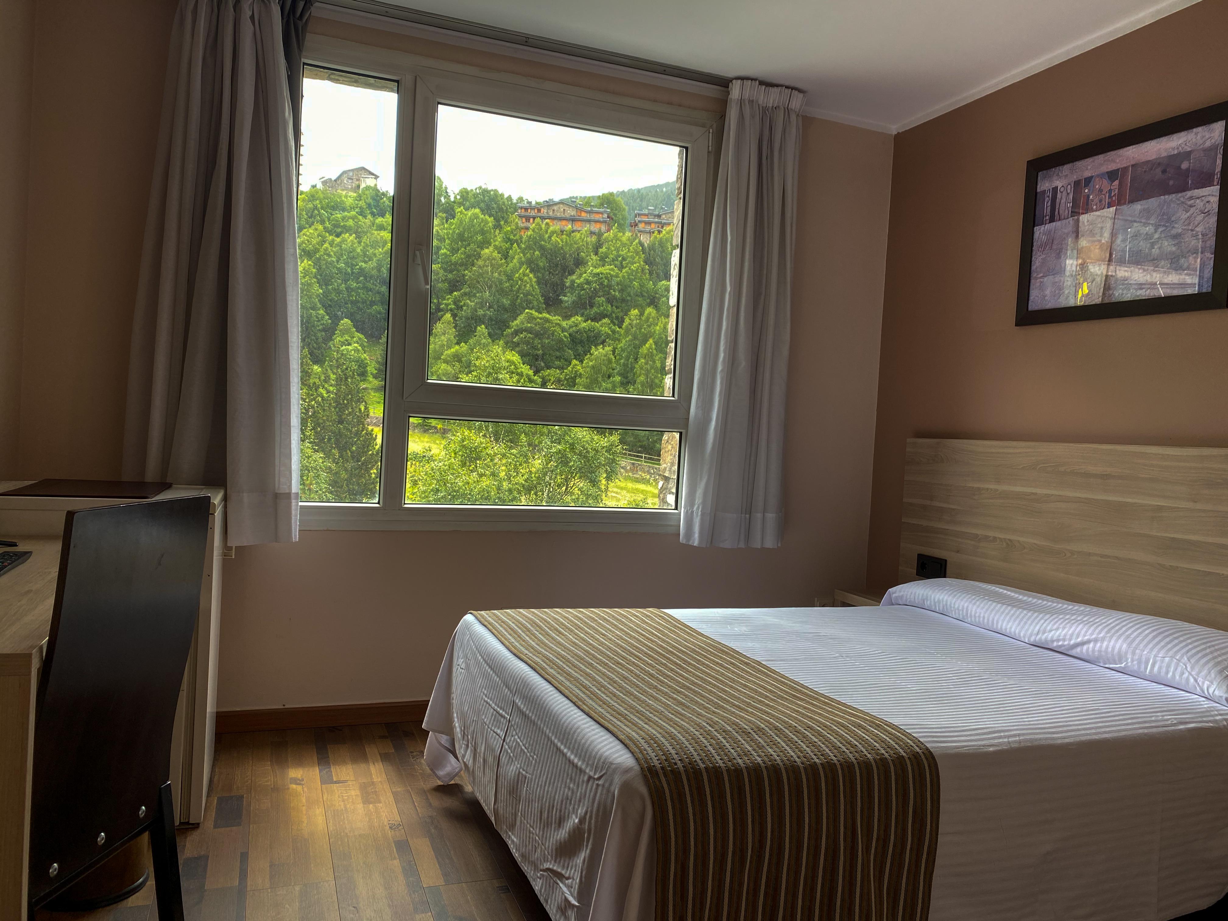 Somriu Hotel Vall Ski Incles Buitenkant foto