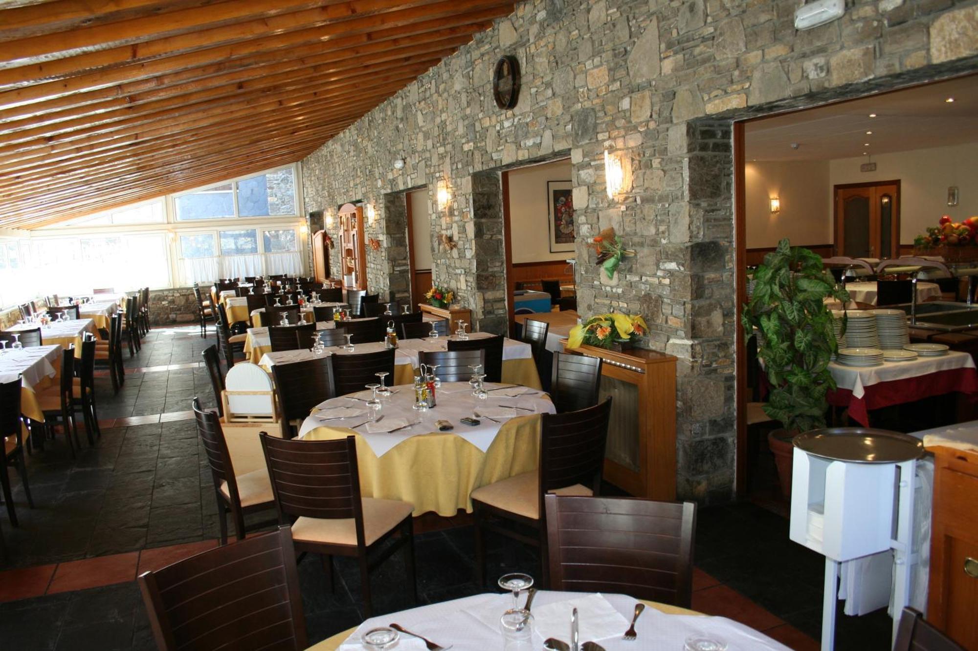 Somriu Hotel Vall Ski Incles Buitenkant foto