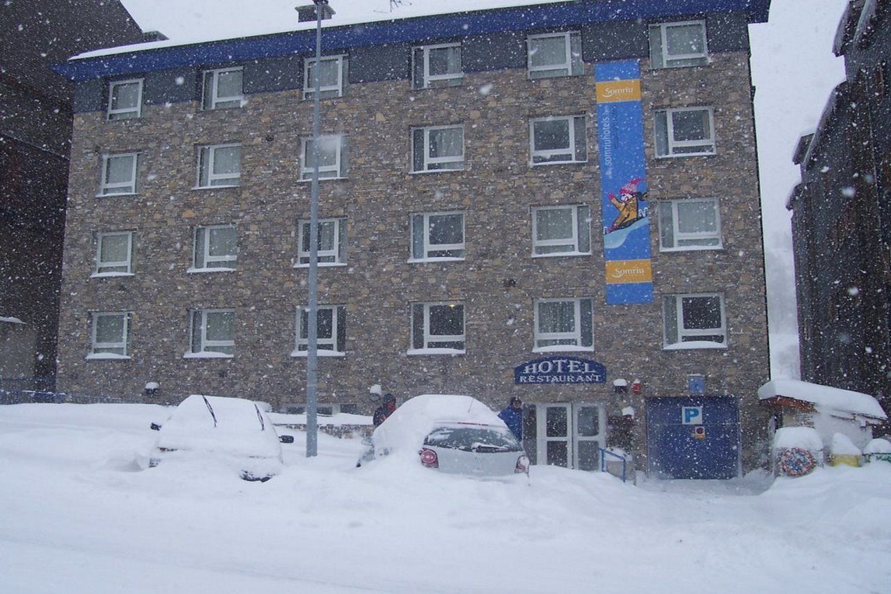 Somriu Hotel Vall Ski Incles Buitenkant foto